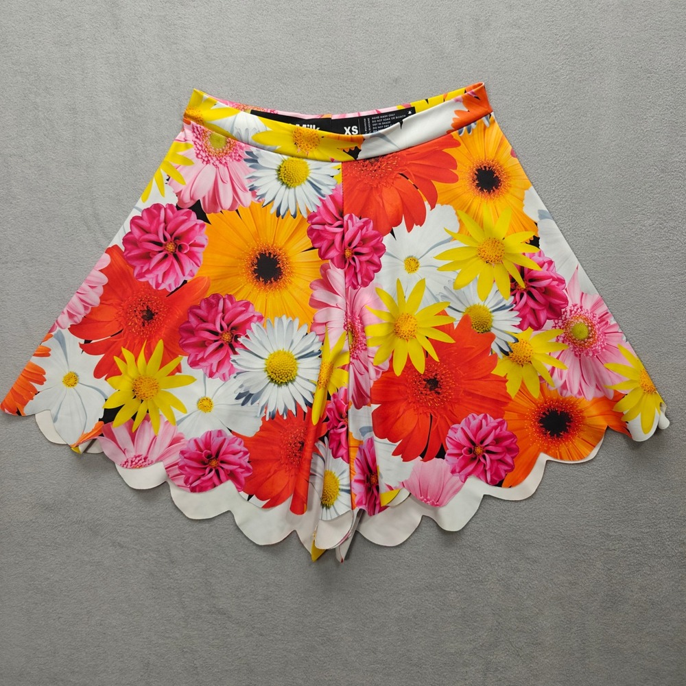 BlackMilk Daisy Floral Scalloped Shortie Shorts Women XS Garden Whimsy‎ Beach